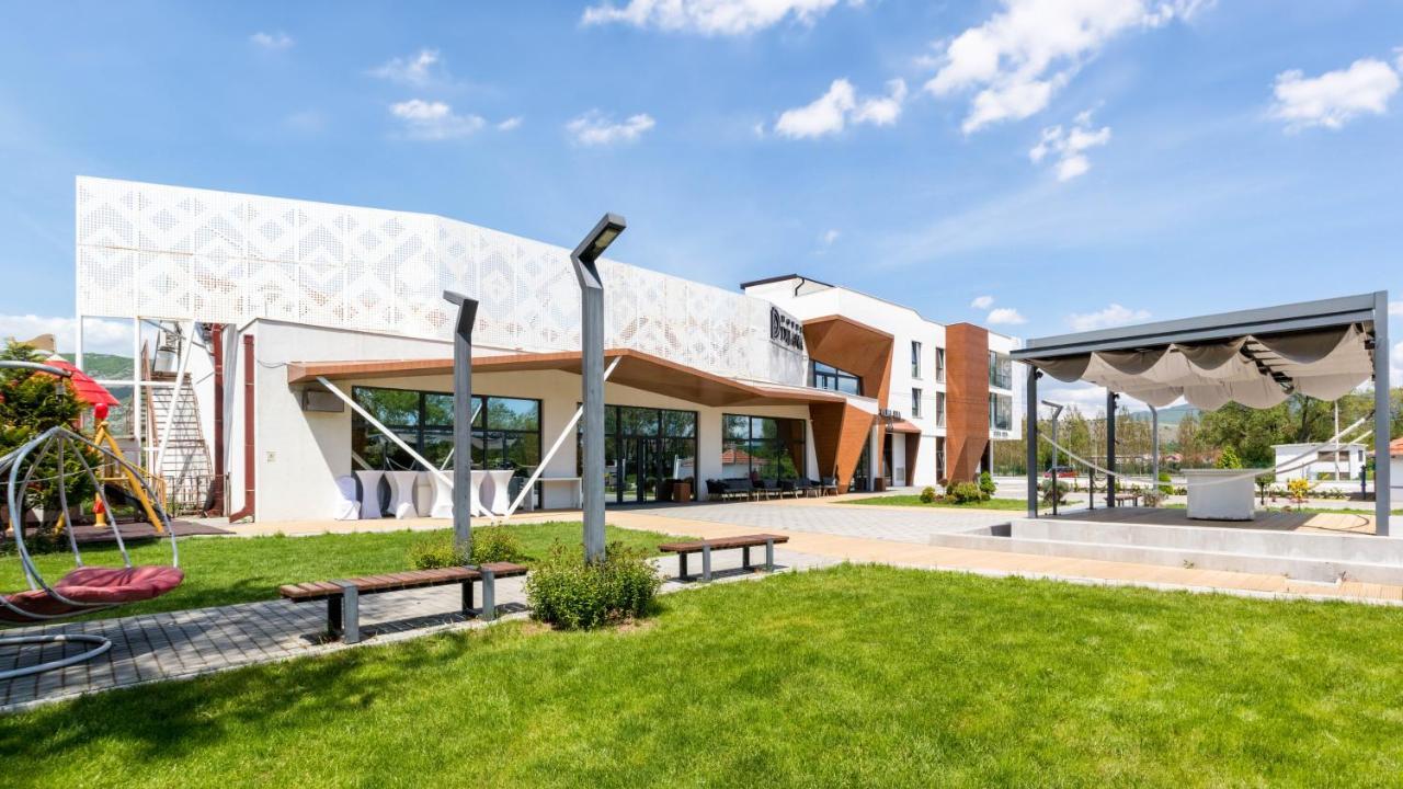Hotel Dijana Pirot Exteriör bild